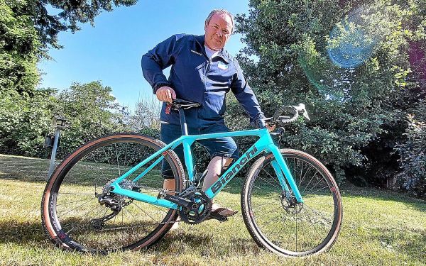 Passionné de vélo, le Dinannais Christophe Lefort a le cœur sur le guidon