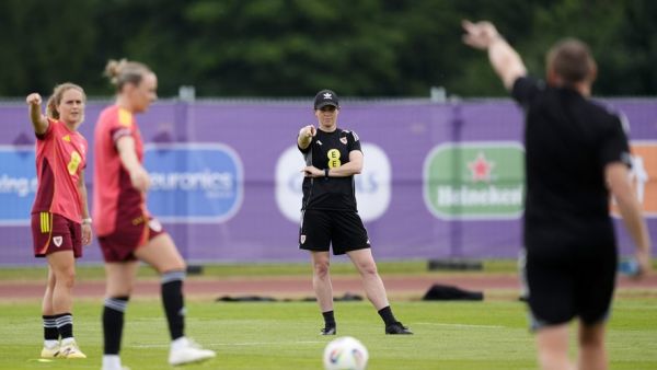 "Le football est secondaire, nous sommes secouées" : adversaires des Bleues à l'Euro, les Galloises victimes d'un accident de bus