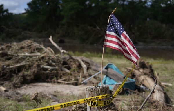 L'espoir de retrouver des survivants des inondations au Texas s'amenuise