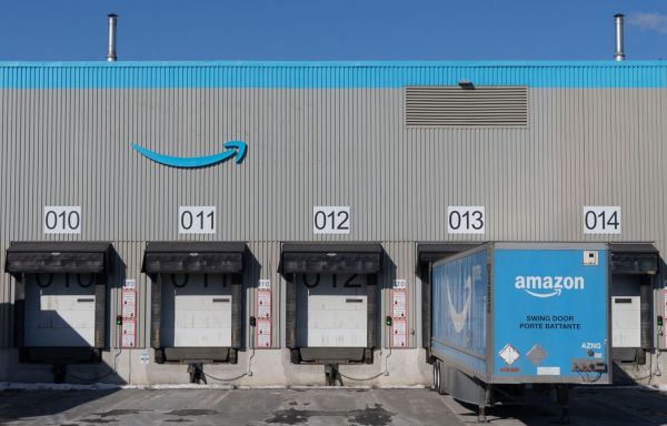 L'inaction du gouvernement Legault décriée par d'ex-employés d'Amazon