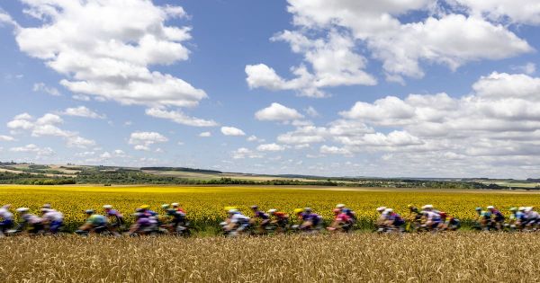 Tour de France 2025 : la lettre de Flaubert, le château d'Anquetil et les seigneurs du peloton