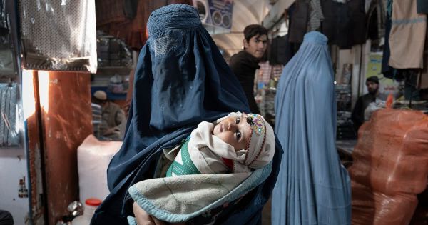 Afghanistan : la CPI émet deux mandats d'arrêt contre des dirigeants talibans pour persécution des femmes