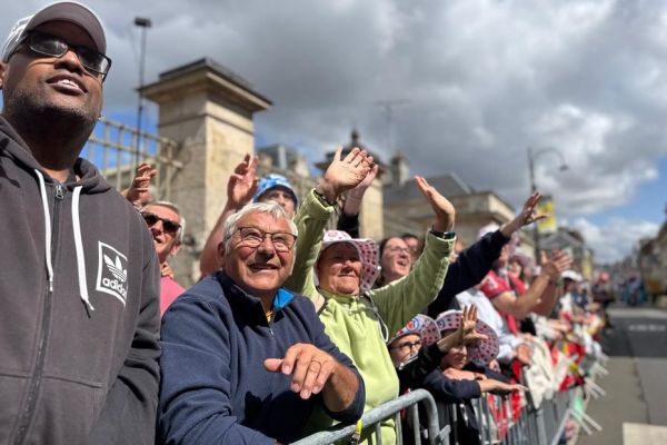 Tour de France 2025. "Si vous voulez le bob Cochonou, il faut gueuler le plus fort possible" : revivez l'ambiance de la 4e étape à Amiens