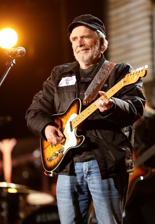 merle haggard, un chanteur, guitariste et compositeur de musique country américain - Musicali  la musique à découvrir daniel bonin
