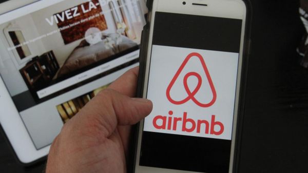 Plainte contre les plateformes de type Airbnb : "Nous aimerions simplement jouer le même match avec les mêmes règles"