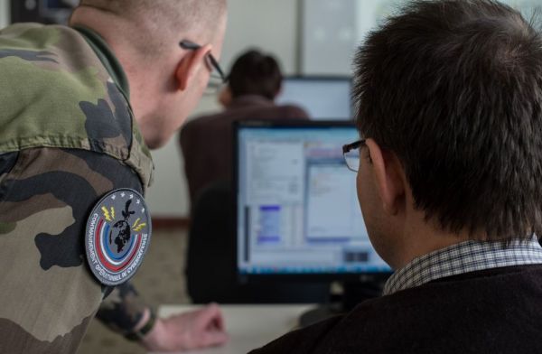 L'armée française recrute ses "combattants numériques"