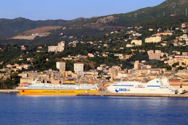 Météo: un ferry avec 163 passagers entre au port de Bastia après être resté bloqué 24h