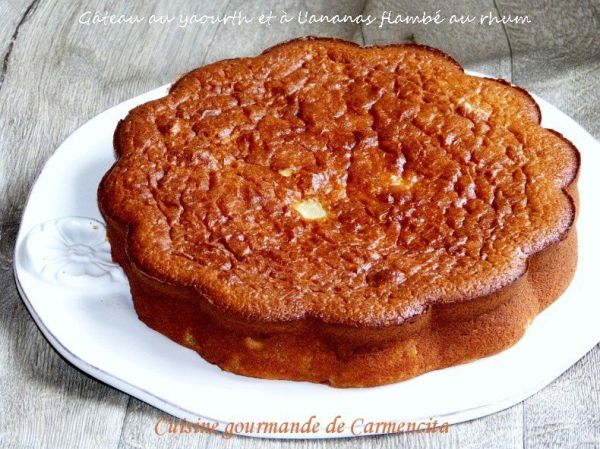 Gâteau au yaourt et à l'ananas flambé au rhum - Cuisine gourmande de Carmencita