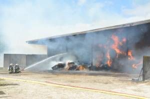 Fait divers - Un incendie détruit deux bâtiments agricoles à Champcevrais