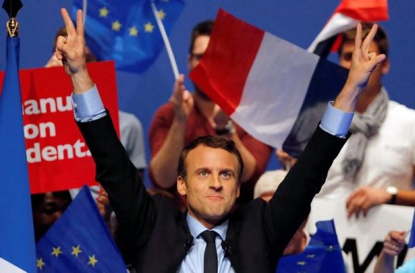 Macron devant Le Pen et Fillon, les écarts se resserrent, selon un sondage Elabe