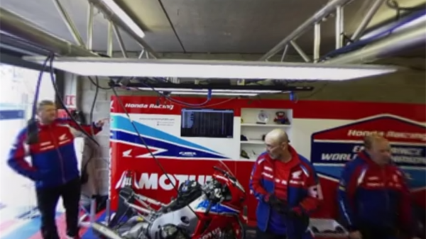 Live Facebook à 360° dans les stands des 24h du Mans Moto avant le départ