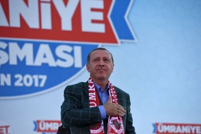 Les Turcs appelés aux urnes pour un référendum crucial