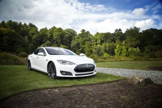 Tesla : des clients confrontés à des accélérations soudaines