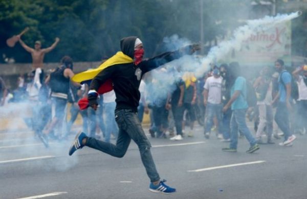Poursuite des manifestations anti-Maduro et des affrontements