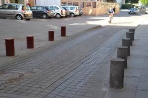 Brioude : La rue du Commerce fermée une journée pour remplacer, devant Le Globe, les pavés par de l'enrobé  
