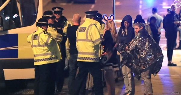 "Attaque terroriste" à Manchester : 22 morts après le concert d'Ariana Grande