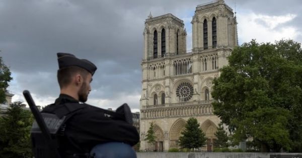 Attaque à Notre-Dame de Paris : de la propagande djihadiste retrouvée dans l'ordinateur de l'assaillant
