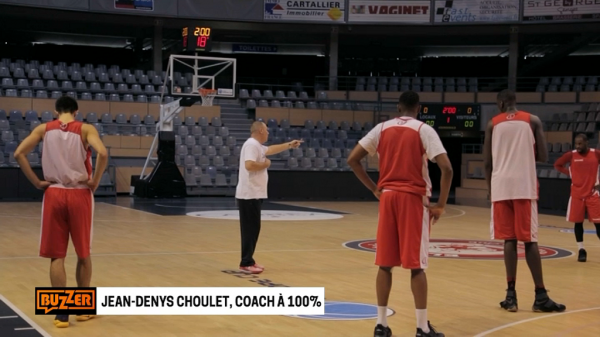 EN VIDEO - Jean-Denys Choulet, l'homme qui vit, mange et dort basket - SFR Sport
