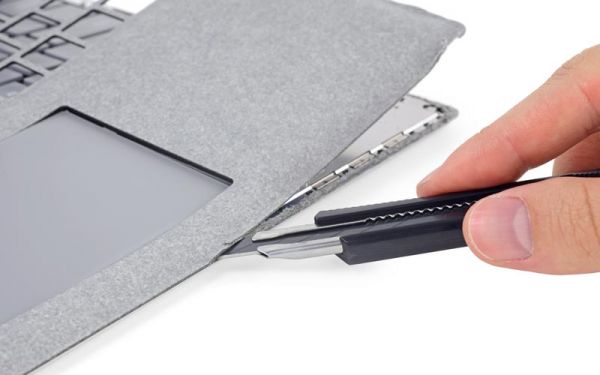 Microsoft Surface Laptop : irréparable, il faut le détruire pour arriver à l'ouvrir