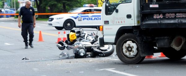 Un motocycliste gravement blessé lors d'une collision avec un camion