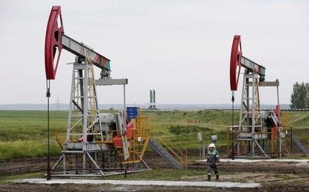 Le pétrole recule, plombé par le nombre de puits américains