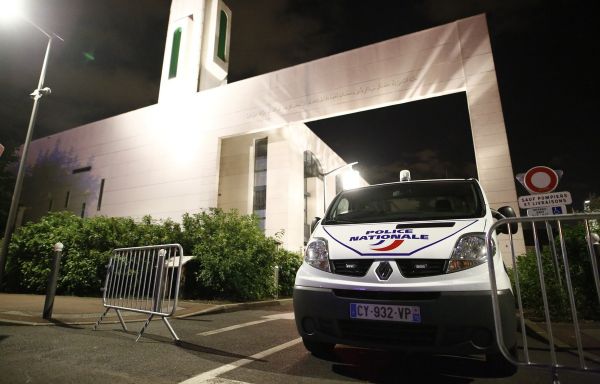 La mosquée de Créteil porte plainte pour agression terroriste