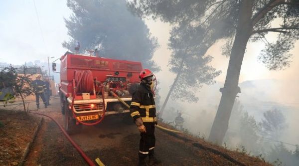 VIDEO. Incendies: Le point sur les situations à Saint-Cannat, Bonifacio et Castagniers