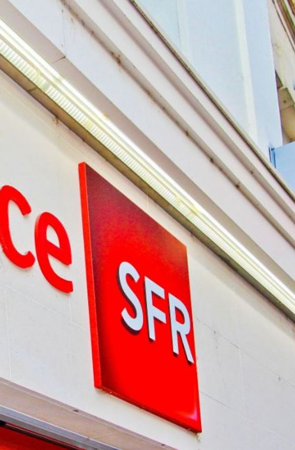 SFR inscrit ses abonnés d'office à une option payante : voici comment la résilier