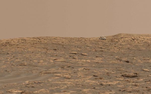 Sur Mars, Curiosity observe de fascinants nuages