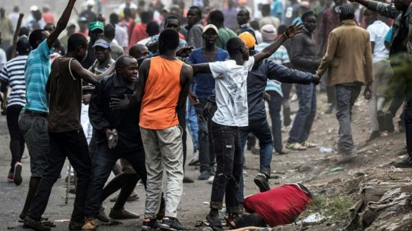 Kenya: Odinga appelle ses partisans à rester chez eux, avant un mardi décisif