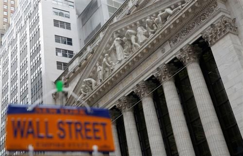 Wall Street demeure hésitant, malgré de solides statistiques