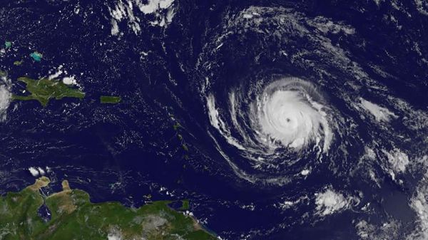 L'ouragan Irma passe en catégorie 4 et menace les Caraïbes