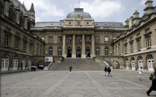 La mère d'un djihadiste français jugée pour "financement de terrorisme"