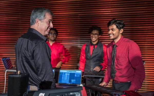 Apple ouvre deux labos en Inde pour apprendre aux étudiants comment faire de la musique