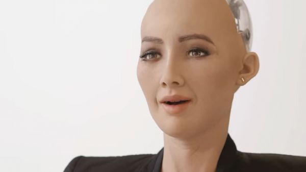 VIDÉO - "J'apprends encore beaucoup" : le robot Sophia prononce un discours à l'ONU