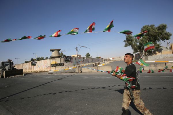 Les Kurdes d'Irak livrent vingt-cinq ans de conquêtes aux forces irakiennes
