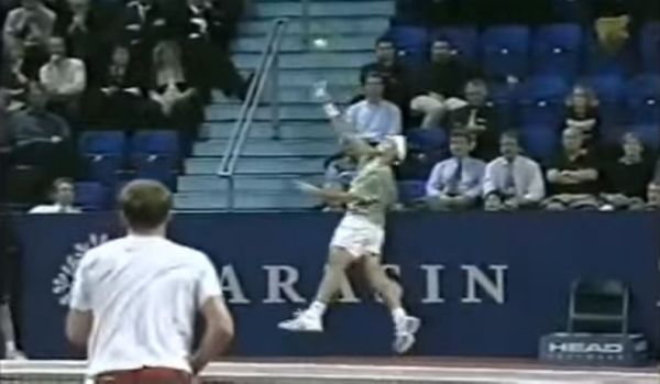 Federer écoeure Roddick (Bâle 2002)