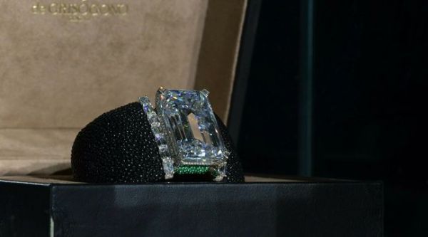 Aux enchères à Genève, un énorme diamant est vendu pour 34 millions de dollars