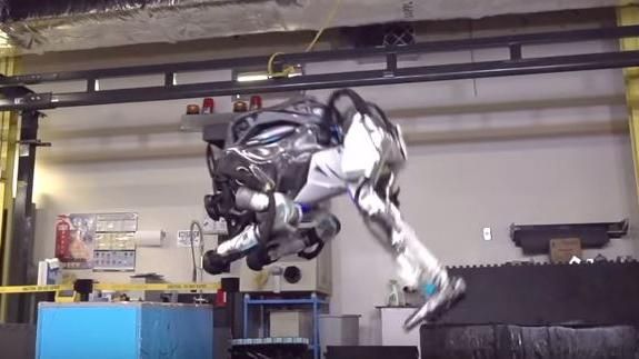 VIDEO. Un robot fait un impressionnant salto arrière