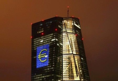 L'euro tente de se reprendre face au dollar après la BCE