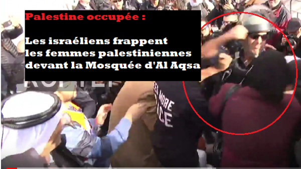#Palestine : Un soldat israélien frappe une femme palestinienne devant la Mosquée d’Al Aqsa