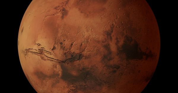De la glace en abondance près de la surface de Mars