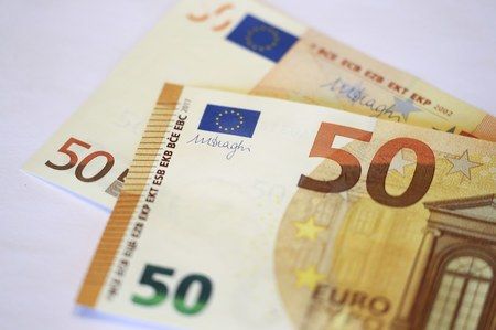 L'euro au plus haut en trois ans face au dollar après l'accord allemand