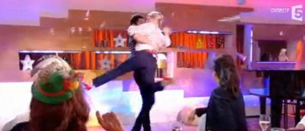 Morandini Zap: Agustin Galiana danse avec Anne-Elisabeth Lemoine sur une chanson de "Dirty Dancing" dans "C à vous"