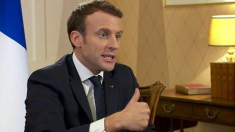 "Pays de merde" : Emmanuel Macron condamne les propos de Donald Trump