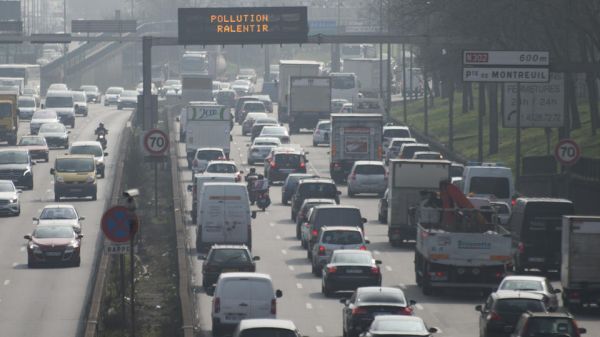 Le pic de pollution aux particules fines se poursuit en région parisienne