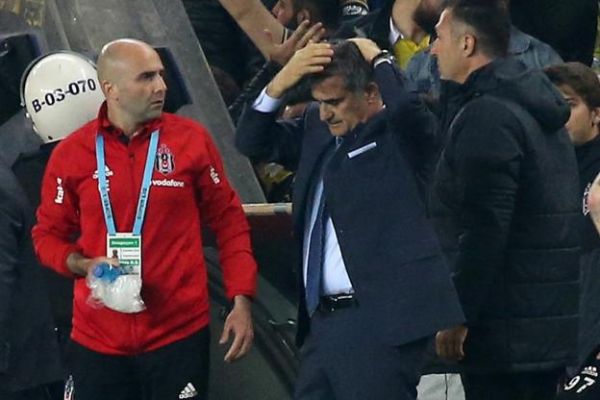 Foot - TUR - Coupe - L'entraîneur du Besiktas blessé, le match face à Fenerbahçe arrêté