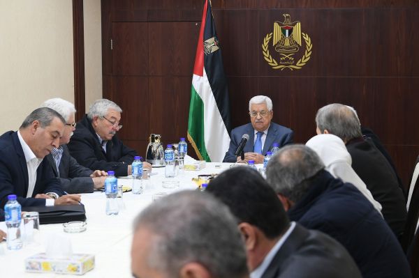 Alors qu’Abbas fête ses 83 ans, les Palestiniens s’interrogent sur son héritier