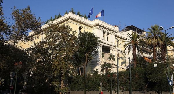 L'ambassade de France à Athènes saccagée à cause des frappes en Syrie