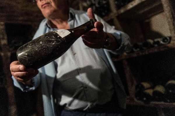 Une bouteille de vin du Jura vendue à prix d'or